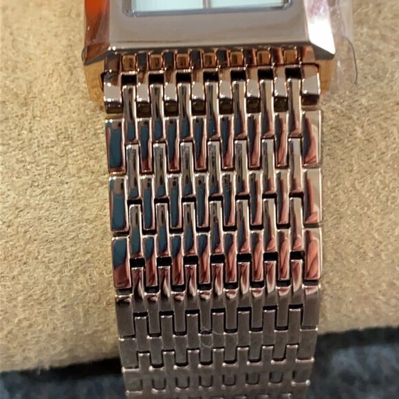 TORY BURCH SURREY ROSEGOLD LADIES LOCK WATCH, MESH BAND D6 - Picture 7 of 11